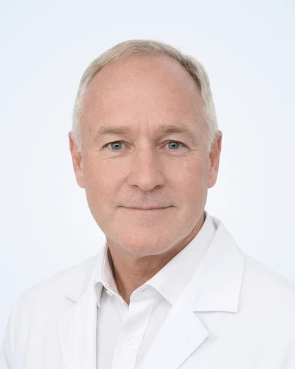 Dr. Elias Hartmann