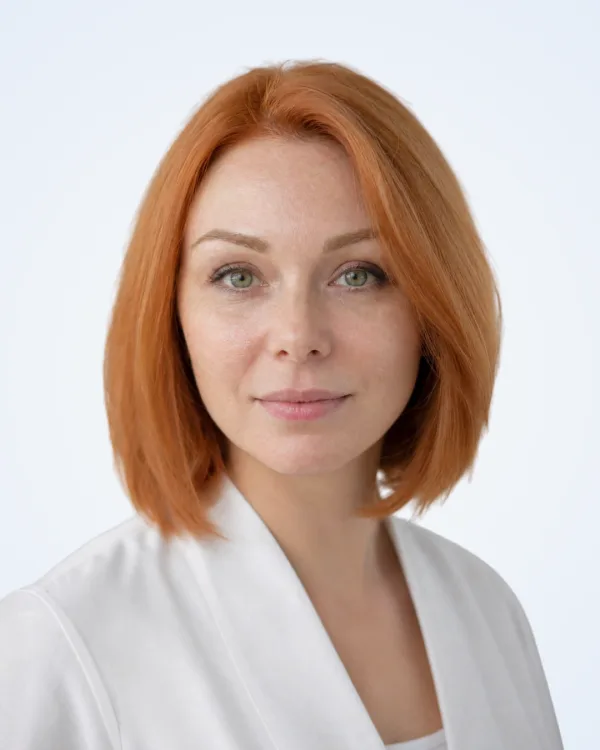 Dr. Elise Moreau